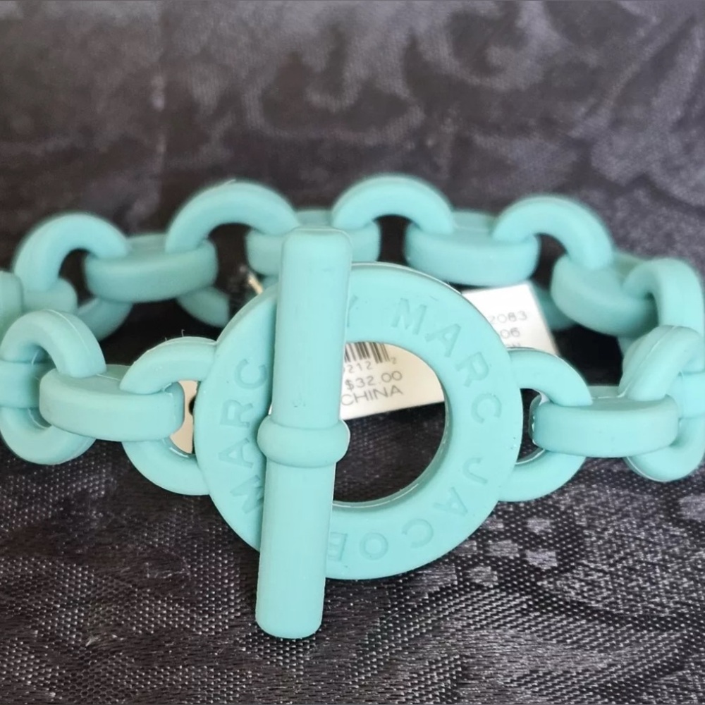 Marc By Marc Jacobs Aqua Lagoon Turnlock Rubber Stretch Bracelet NWT - Picture 2 of 3